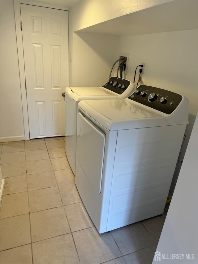 washroom with light tile patterned flooring and independent washer and dryer