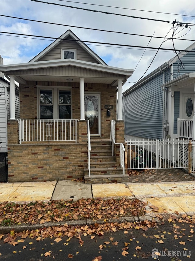 view of front facade with covered porch