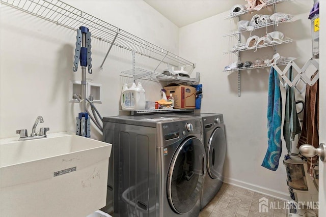 2420 Canterbury Ln, North Brunswick, NJ 08902 - laundry area featuring washing machine and clothes dryer, baseboards, and light tile patterned flooring