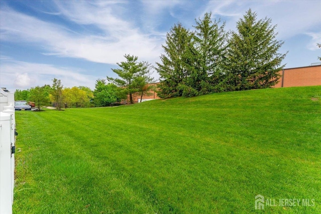 2420 Canterbury Ln, North Brunswick, NJ 08902 - view of grassy yard