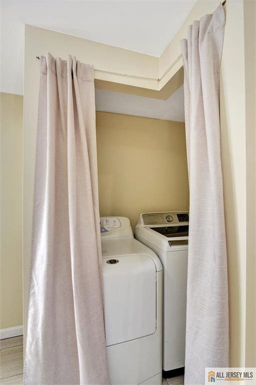 27 Laurel St, South Amboy, NJ 08879 - laundry room with washing machine and clothes dryer