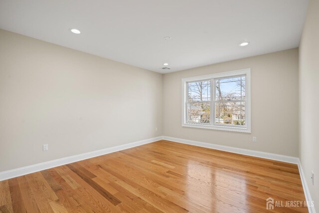 unfurnished room with visible vents, recessed lighting, baseboards, and light wood finished floors