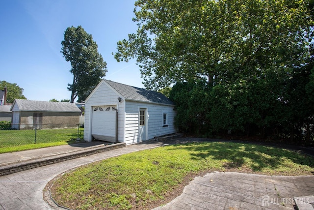 719 Charles St, South Amboy, NJ 08879 - detached garage with driveway