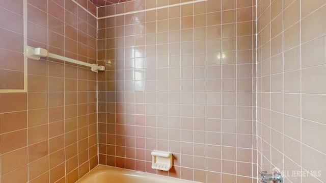 190 S Moetz Dr S, Milltown, NJ 08850 - full bathroom featuring tub / shower combination