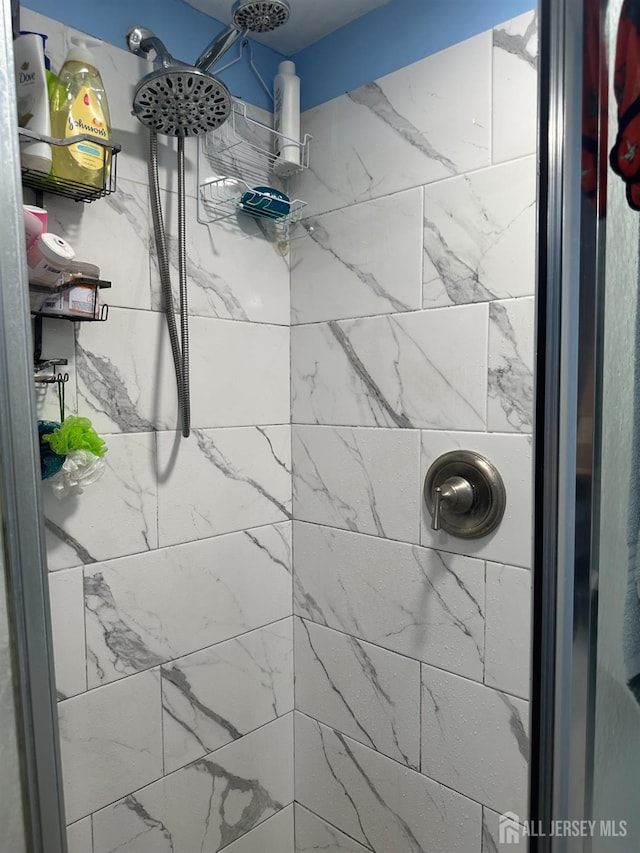 4 Fitzsimmons Ave, Middlesex, NJ 08846 - full bathroom with tiled shower