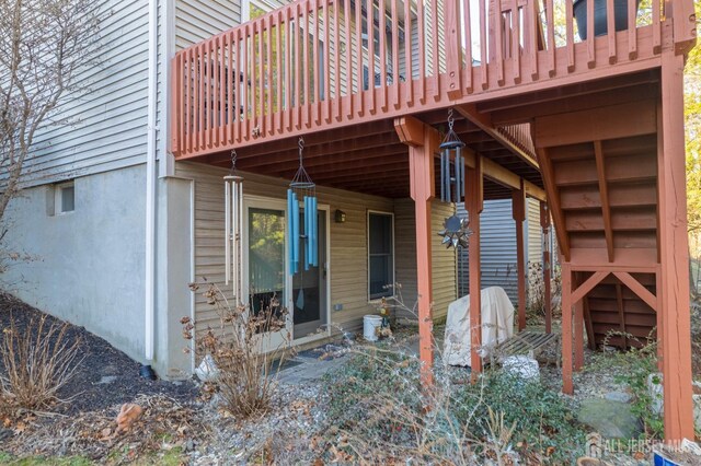 property entrance featuring a wooden deck