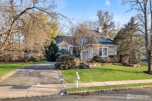 view of front of home with a front lawn