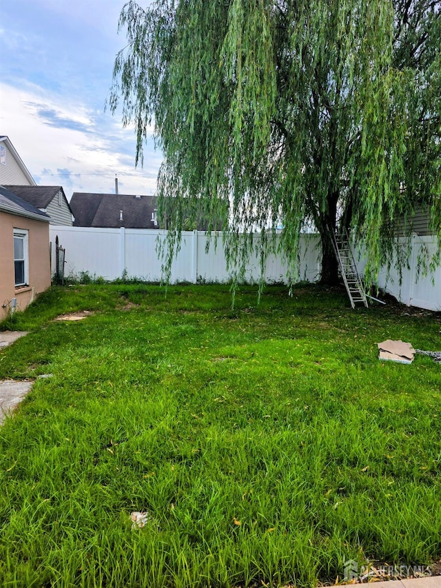 81 Hickory St, Carteret, NJ 07008 - view of yard