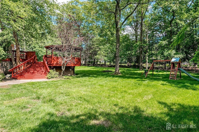 9 NW Fielding Pl, Edison, NJ 08820 - view of green lawn featuring a playground and stairway