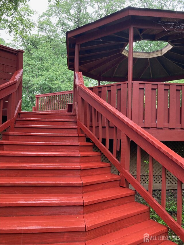 9 NW Fielding Pl, Edison, NJ 08820 - deck featuring stairs