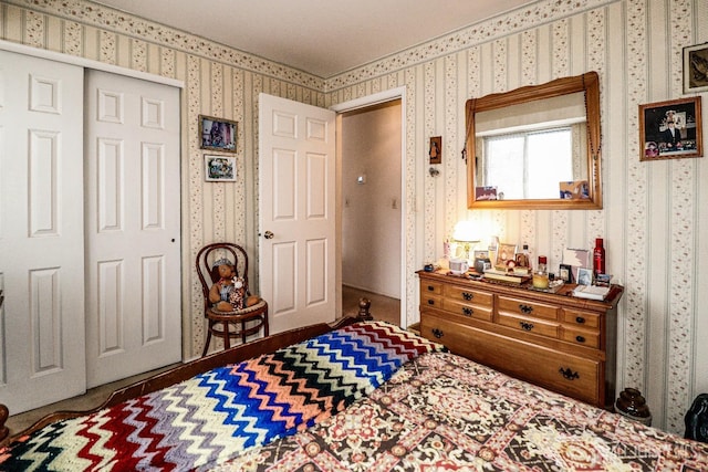 bedroom with a closet