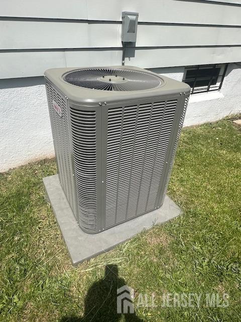 68 Suydam Ave, Edison, NJ 08817 - exterior view of a central AC unit