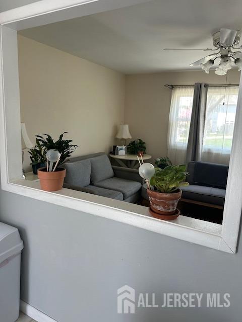 68 Suydam Ave, Edison, NJ 08817 - detailed view of a ceiling fan