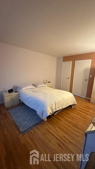 46 Gramercy Gdns, Middlesex, NJ 08846 - bedroom with wood finished floors and baseboards