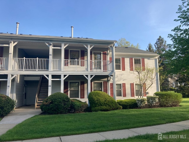 134 Hatfield Ln, East Brunswick, NJ 08816 - view of front of home with a front yard and a balcony
