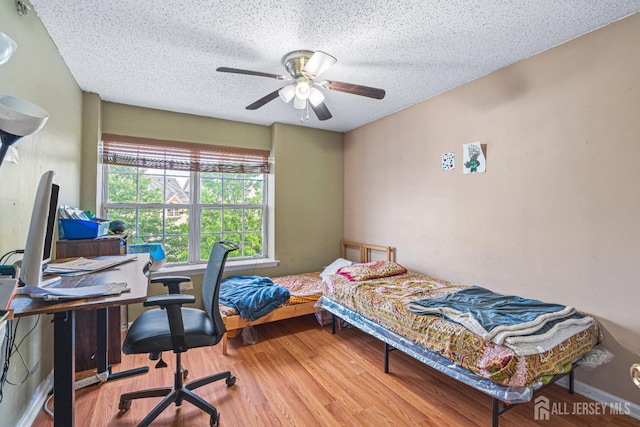 199 Prestwick Way, Edison, NJ 08820 - bedroom with a desk, wood finished floors, a textured ceiling, and ceiling fan
