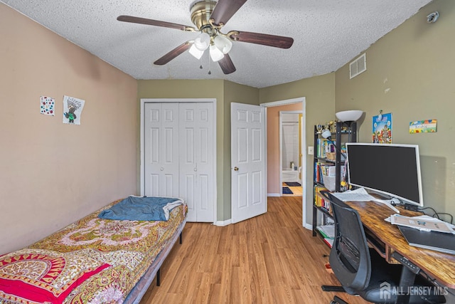 199 Prestwick Way, Edison, NJ 08820 - bedroom featuring light wood-style floors, an office area, a textured ceiling, a closet, and a ceiling fan