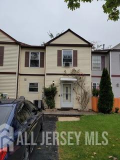 view of front of house featuring a front yard