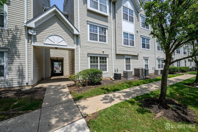 23 Newburgh Dr, Edison, NJ 08820 - property entrance