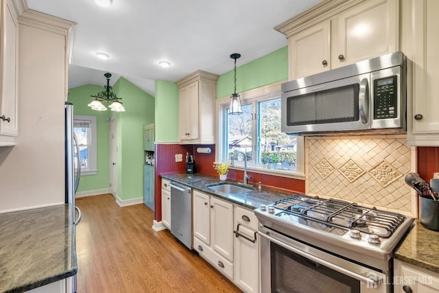 1135 Dorsey Pl, Plainfield, NJ 07062 - kitchen with stainless steel appliances, a sink, hanging light fixtures, light wood finished floors, and tasteful backsplash