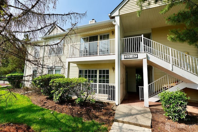 33 Rachel Ct, Franklin Twsp, NJ 08823 - view of property featuring stairs