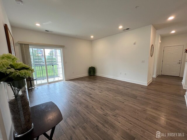 812 Stiller Ln, Monroe, NJ 08831 - living area with dark wood-style floors, baseboards, and recessed lighting