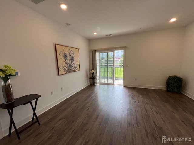 812 Stiller Ln, Monroe, NJ 08831 - unfurnished room featuring dark wood-type flooring, baseboards, recessed lighting, and a smoke detector