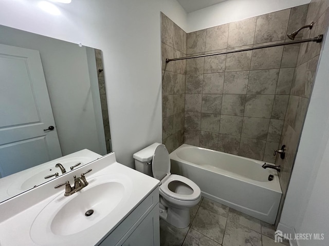 812 Stiller Ln, Monroe, NJ 08831 - full bath with toilet, vanity, and shower / bath combination