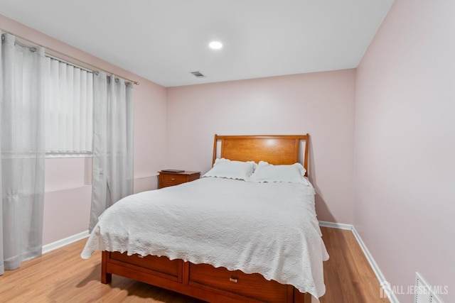 44 Pleasant Ave, Iselin, NJ 08830 - bedroom featuring light wood-style floors and recessed lighting