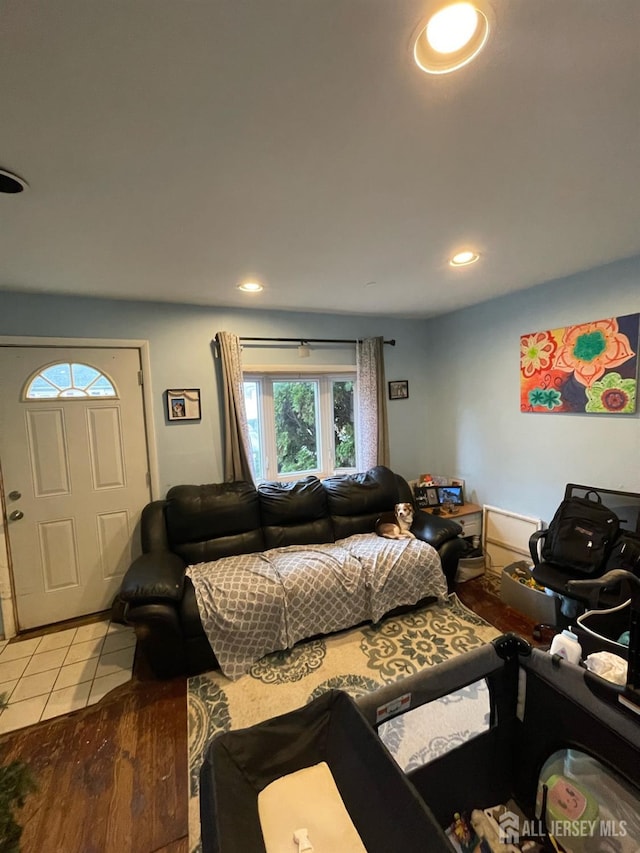 living area with wood finished floors and recessed lighting