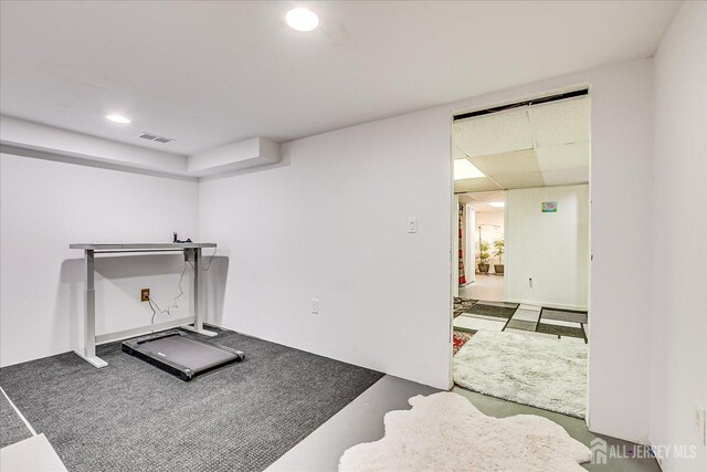 workout room featuring visible vents and recessed lighting