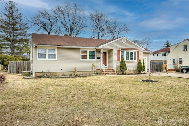 view of front of home featuring a front yard and fence