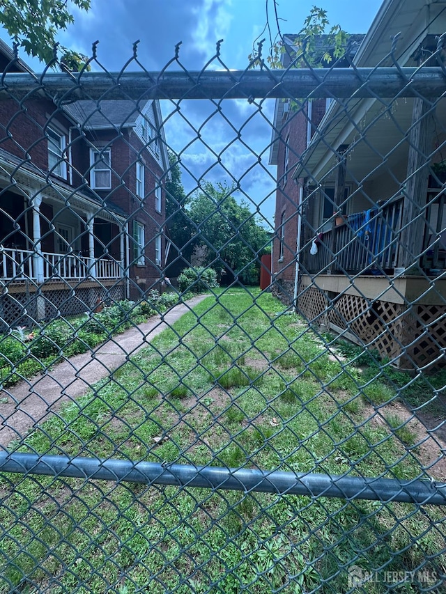 290 Redmond St, New Brunswick, NJ 08901 - view of yard