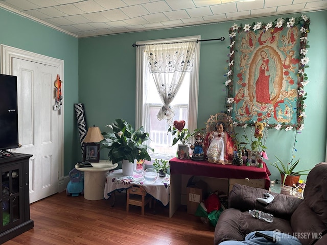290 Redmond St, New Brunswick, NJ 08901 - living room with wood finished floors and crown molding