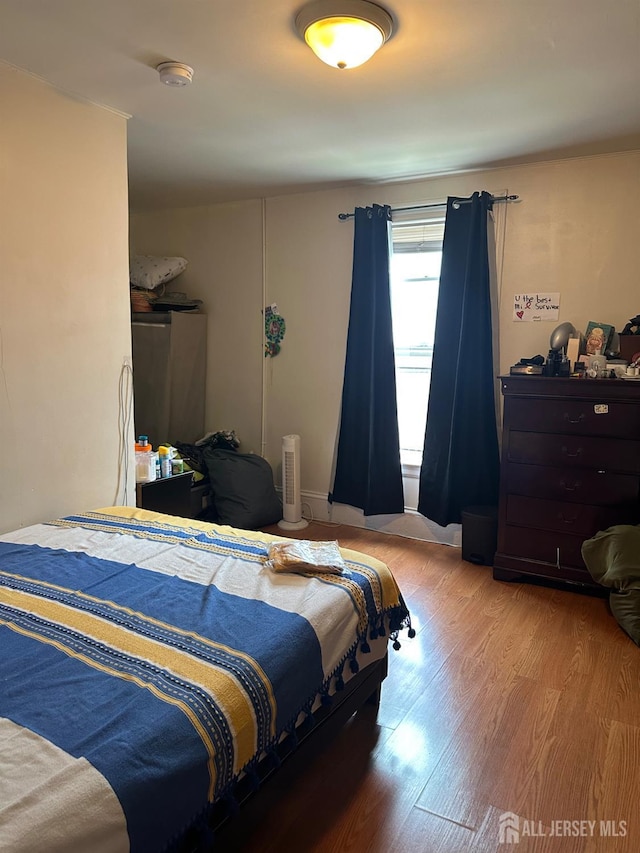290 Redmond St, New Brunswick, NJ 08901 - bedroom with wood finished floors