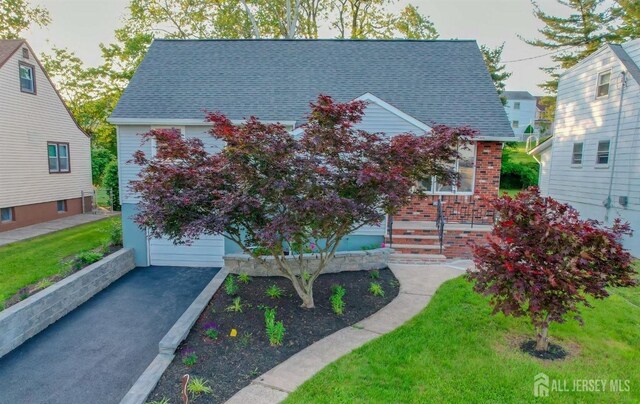 view of front of house with a front yard