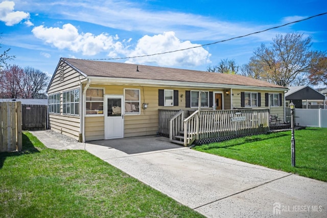 ranch-style home featuring covered porch