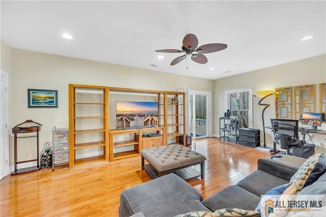 living area with ceiling fan, light wood-style floors, recessed lighting, and baseboards