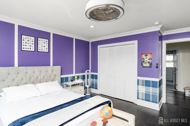 bedroom featuring a closet, recessed lighting, wood finished floors, and ornamental molding