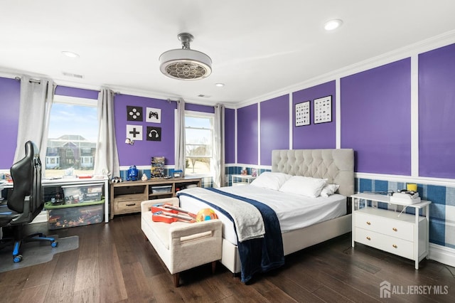 bedroom featuring recessed lighting, visible vents, wood finished floors, and crown molding