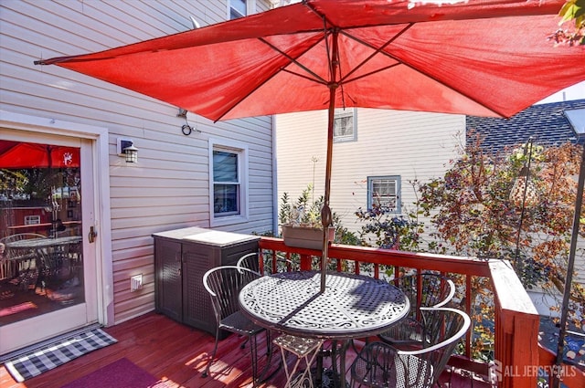 352 Parker Ave, South Amboy, NJ 08879 - wooden deck featuring outdoor dining space