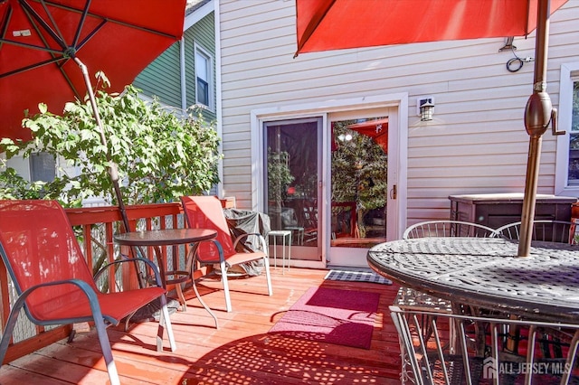 352 Parker Ave, South Amboy, NJ 08879 - deck with outdoor dining space