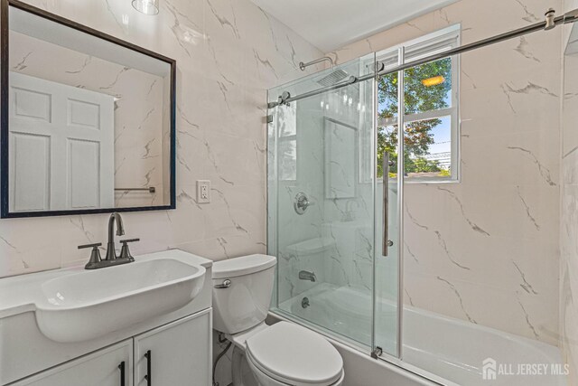 790 Ridge Rd, South Brunswick, NJ 08852 - full bath featuring bath / shower combo with glass door, vanity, and tile walls