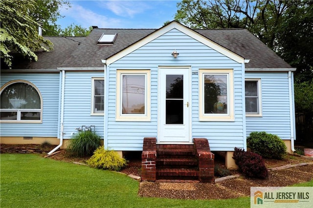 687 Spotswood-Englishtown Rd, Monroe, NJ 08831 - bungalow-style home featuring entry steps, roof with shingles, and a front yard