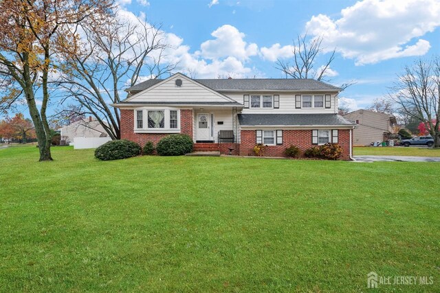 view of front of property with a front lawn