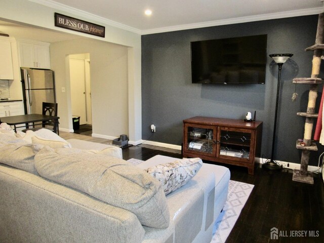 1029 Cricket Ln, Woodbridge Proper, NJ 07095 - living room with wood finished floors, ornamental molding, baseboards, and recessed lighting