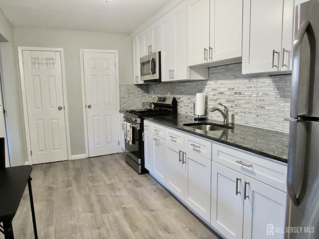 1029 Cricket Ln, Woodbridge Proper, NJ 07095 - kitchen with stainless steel appliances, a sink, tasteful backsplash, white cabinets, and dark stone countertops