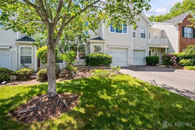181 Windsong Cir E, Brunswick, NJ 08816 - view of property featuring driveway, an attached garage, and a front yard