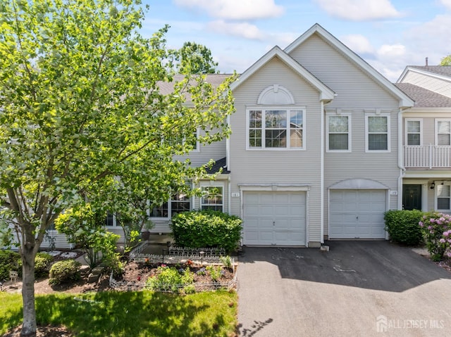 181 Windsong Cir E, Brunswick, NJ 08816 - multi unit property with asphalt driveway and a garage