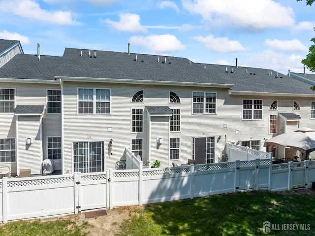 181 Windsong Cir E, Brunswick, NJ 08816 - back of property featuring a gate, a fenced backyard, and a shingled roof